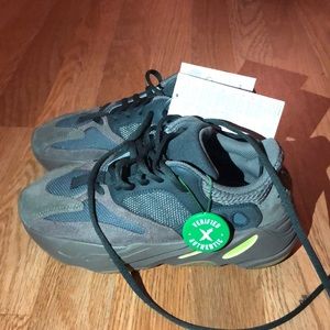 (SOLD) Yeezy Boost 700 (BRAND NEW w TAGS)